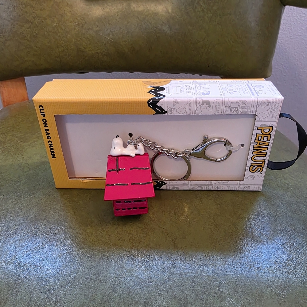 Peanuts Snoopy Doghouse Clip-On Charm